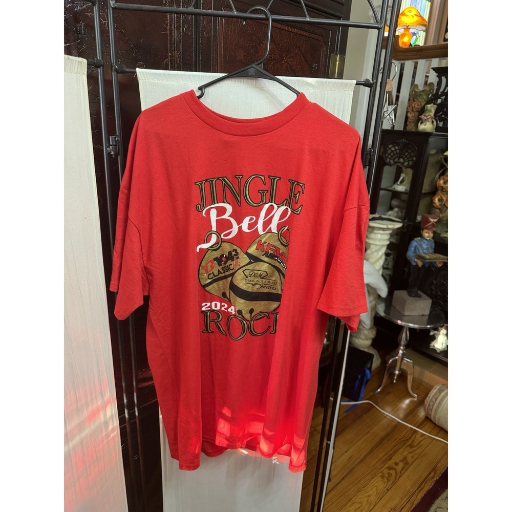 2024 Jingle Bell Rock 104.3 KFMO Red Graphic T-Shirt Gildan 2XL
